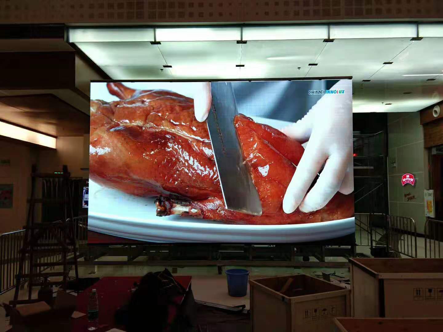 Dalian indoor P2.5led display is assembled